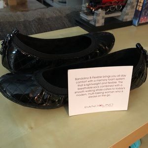 Bandolino B-Flexible Flats Size 9!